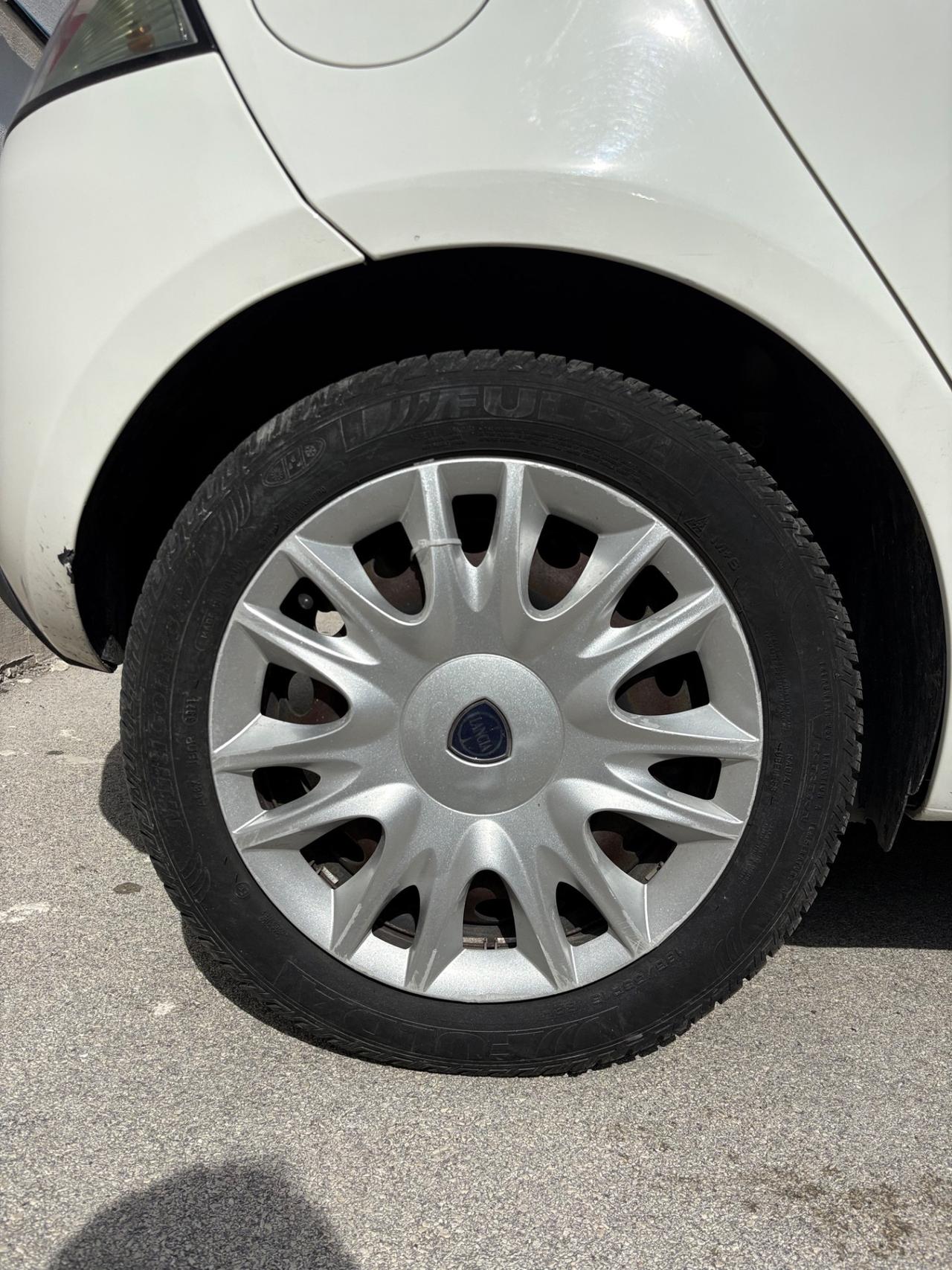 Lancia Ypsilon 1.2 benzina 69 CV 5 porte