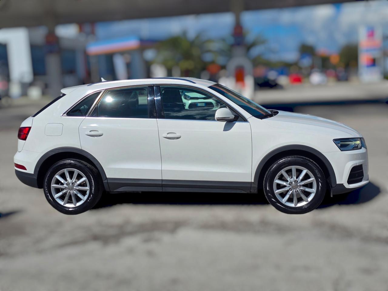 Audi Q3 2.0 TDI 120 CV Business