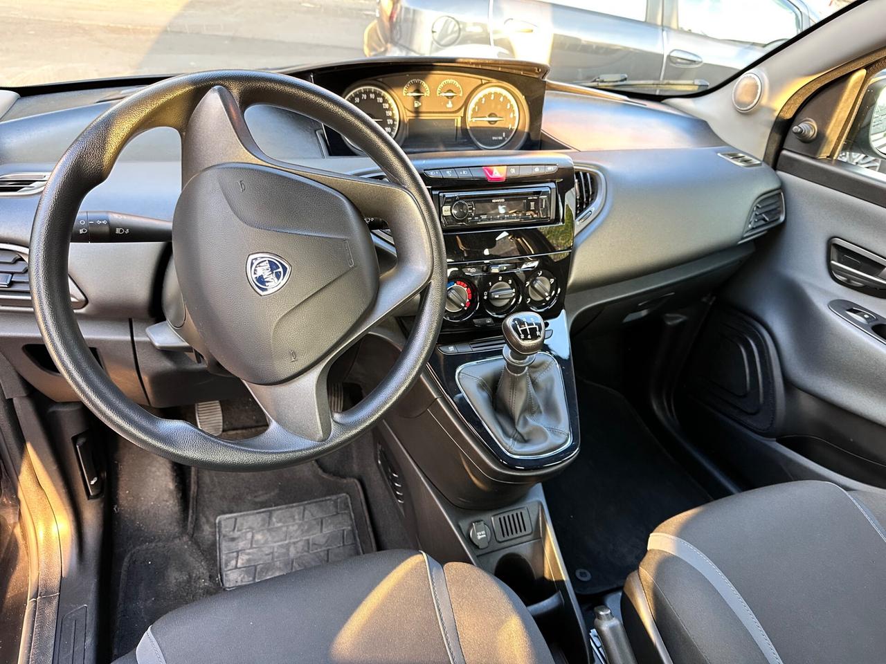Lancia Ypsilon 1.2 69 CV 5 porte Silver