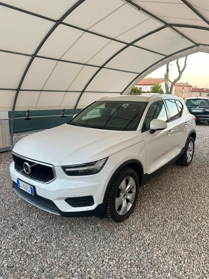 Volvo XC40 T2 Geartronic Momentum Core