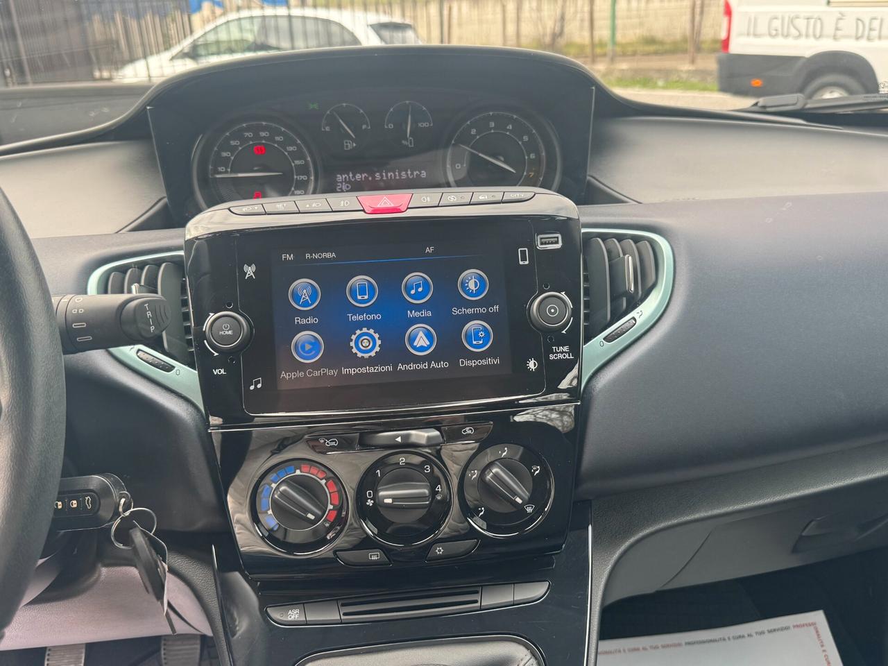 Lancia Ypsilon 1.0 FireFly 5 porte S&S Hybrid Gold Plus