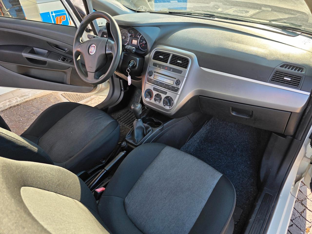 Fiat Qubo 1.3 MJT 75 CV Autocarro Van 4 posti con 287.000km
