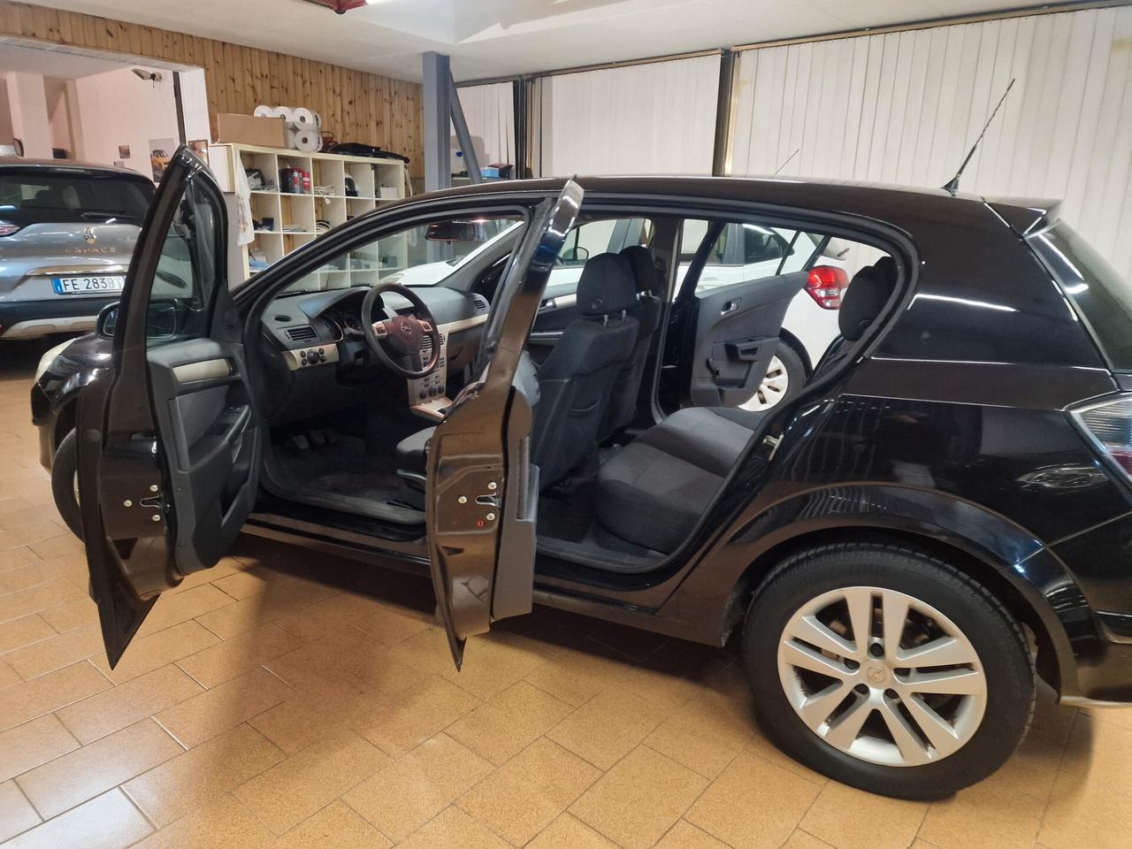 Opel Astra 1.3 CDTI 5 porte Enjoy, 97 mila chilometri