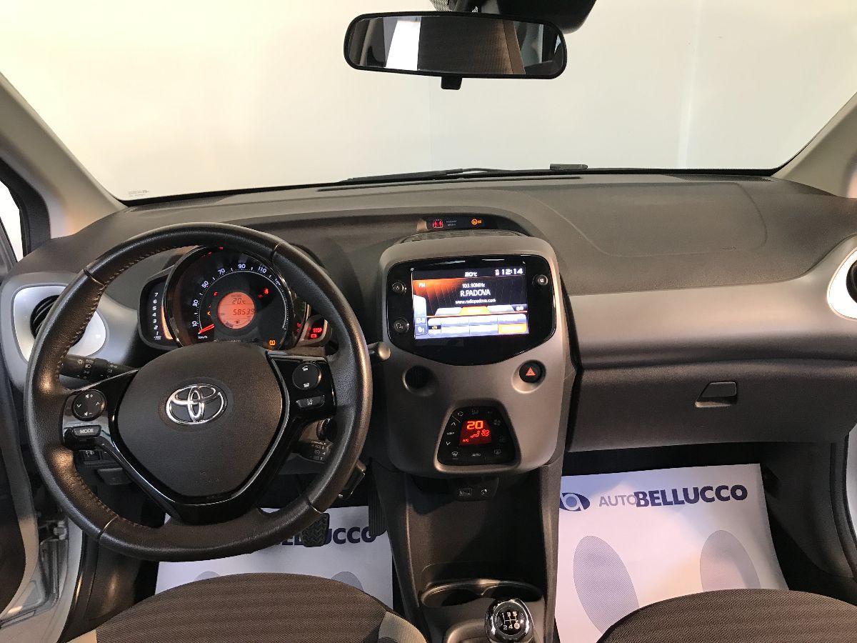 TOYOTA Aygo Connect 1.0 VVT-i 72 CV 5p. x-play