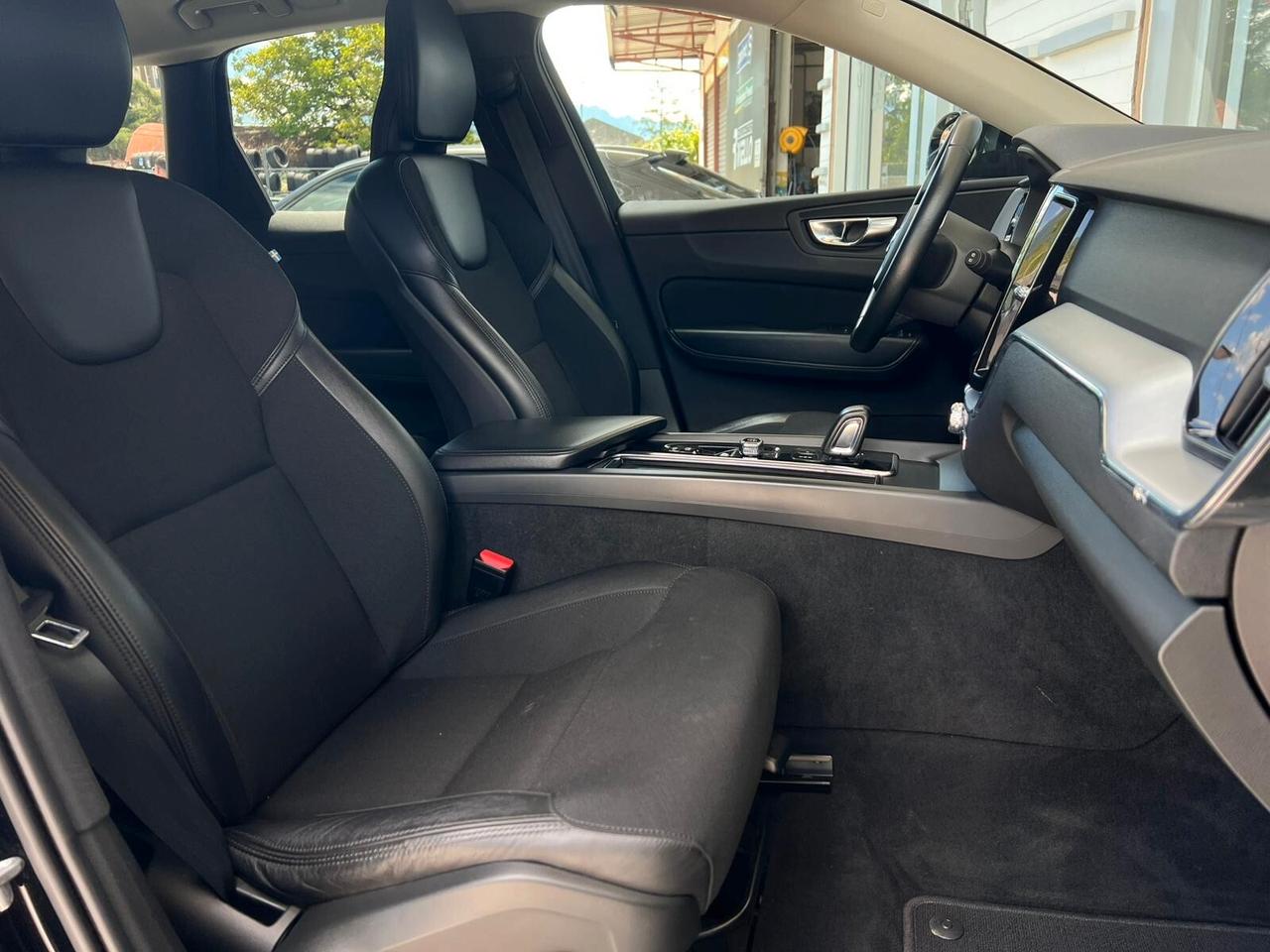 Volvo XC 60 XC60 B4 (d) AWD Geartronic Momentum Pro