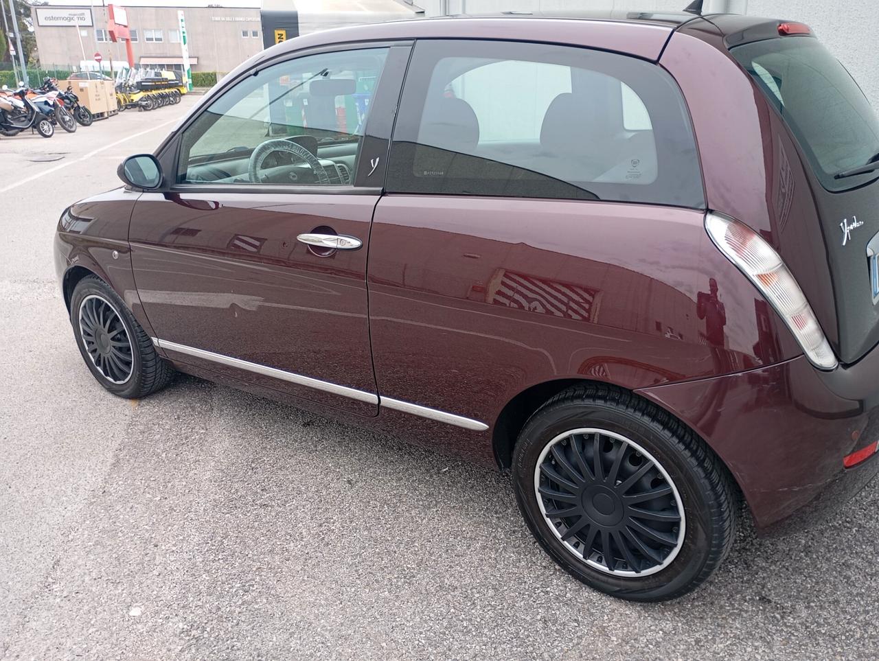lancia ypsilon 1.2 ok neopatentati