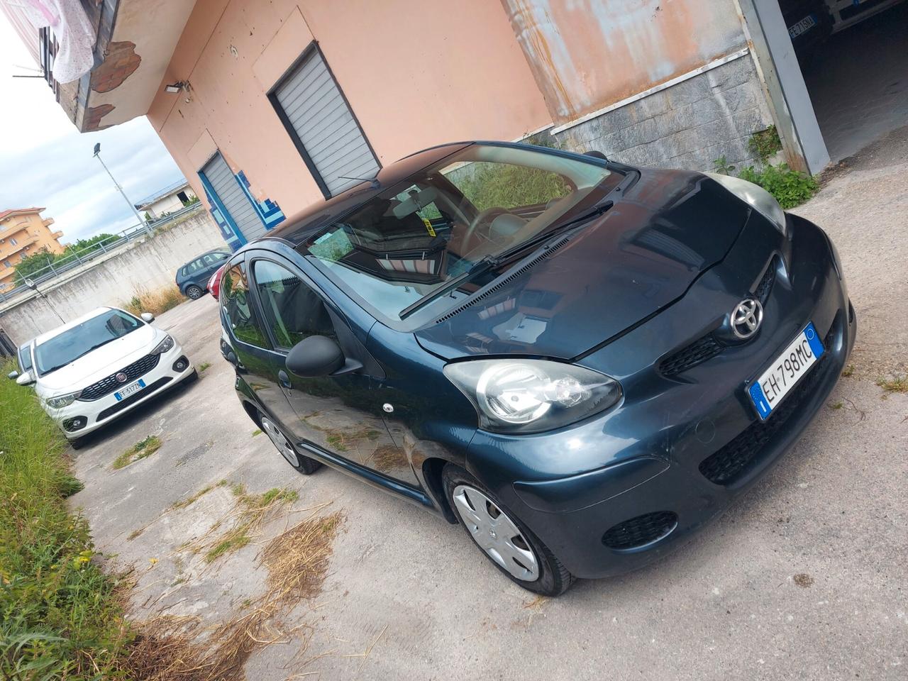 Toyota Aygo 1.0 benz 5 porte 2011