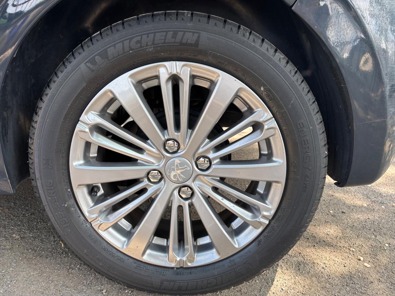 Peugeot 208 PureTech 82 5 porte Allure