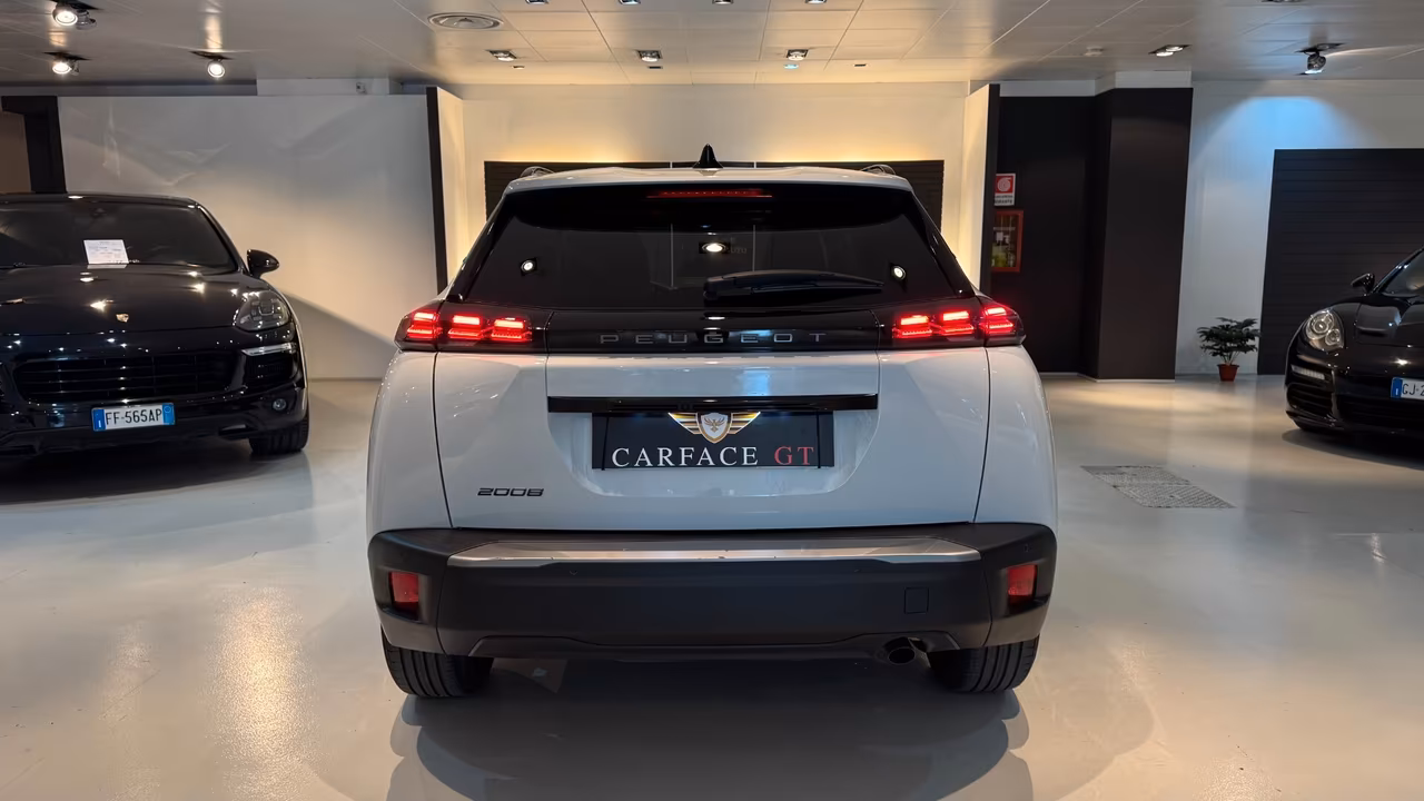 PEUGEOT 2008 1.2 BENZINA 101CV - 2025