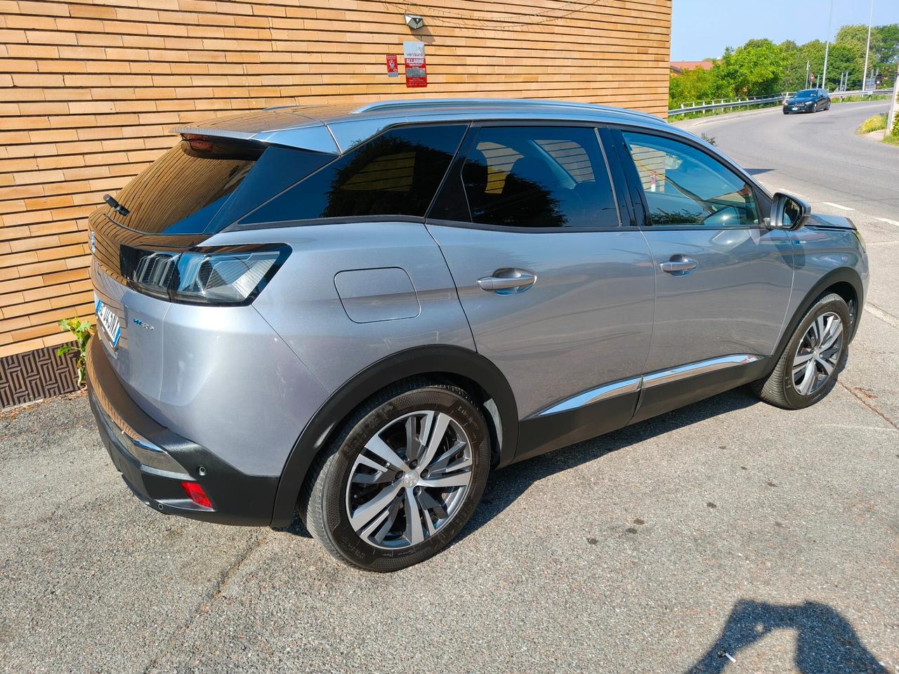 peugeot 3008 HYBRID 225 E-EAT8 ALLURE