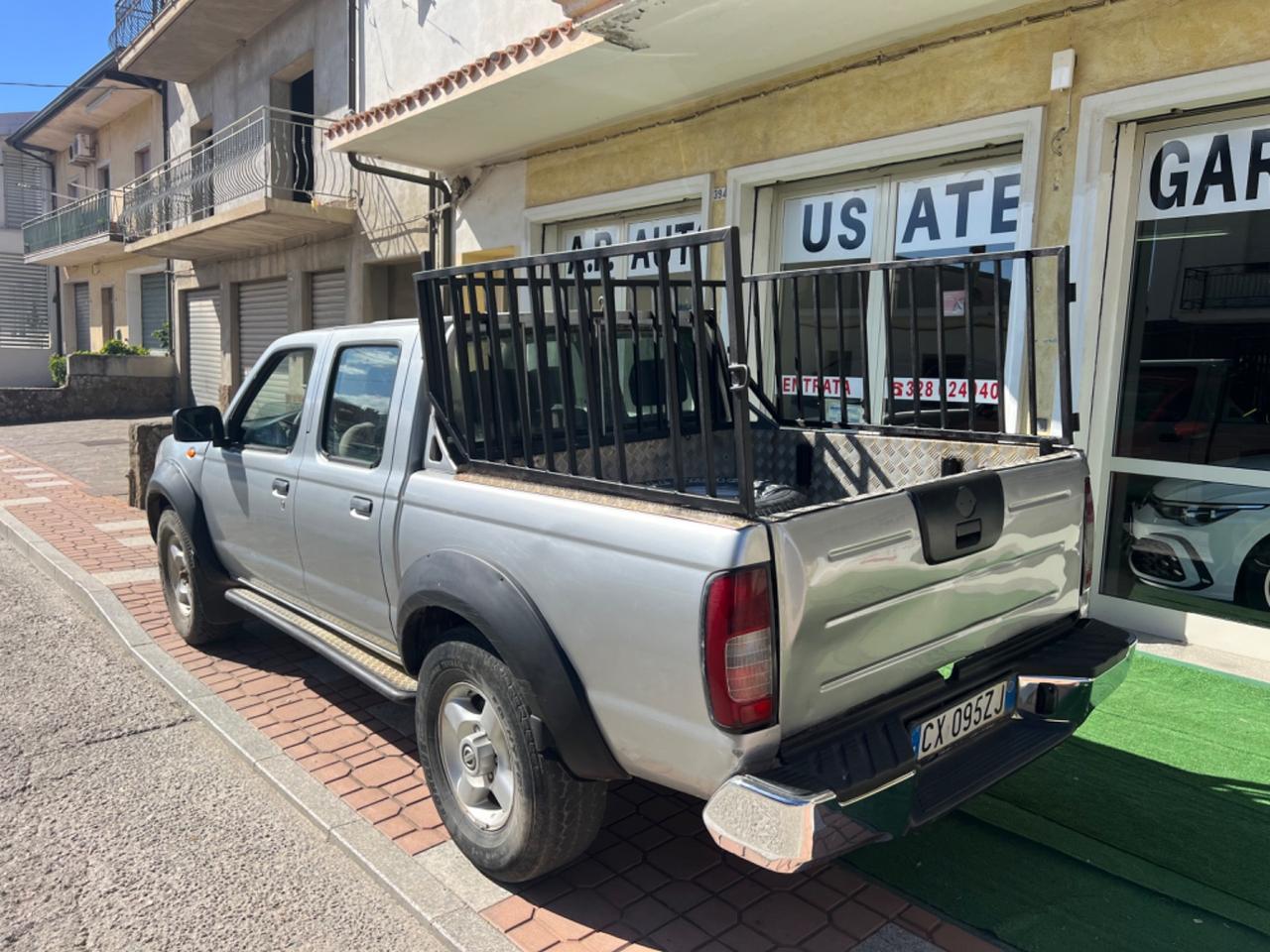 Nissan Navara 2.5 dCi 4 porte Double Cab LE