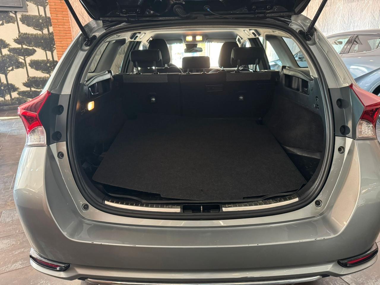 Toyota Auris Touring Sports 1.8 Hybrid Style