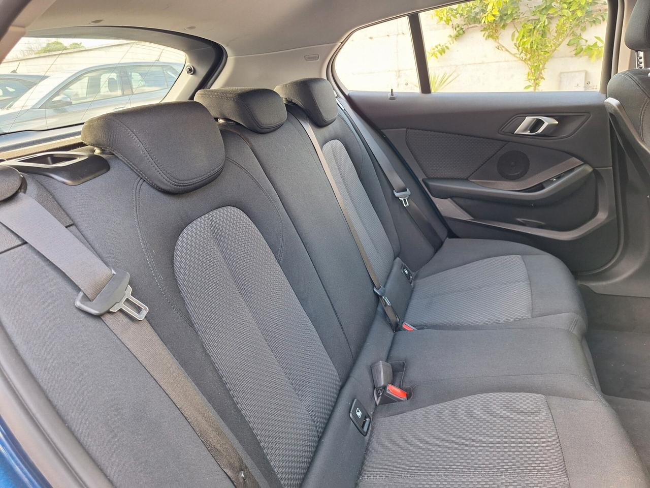 Bmw 116d 5p. Business Advantage NAV+RETROCAM - 2021