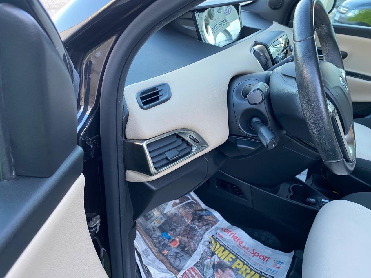 Lancia Ypsilon 1.2 benzina 5 Posti Neopatentati