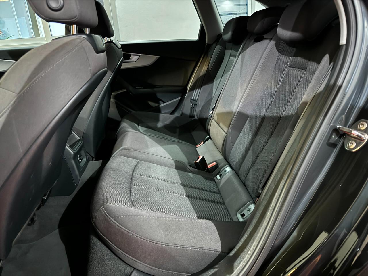 AUDI A4 AVANT 35 TDI S-TRONIC BUSINESS 2020