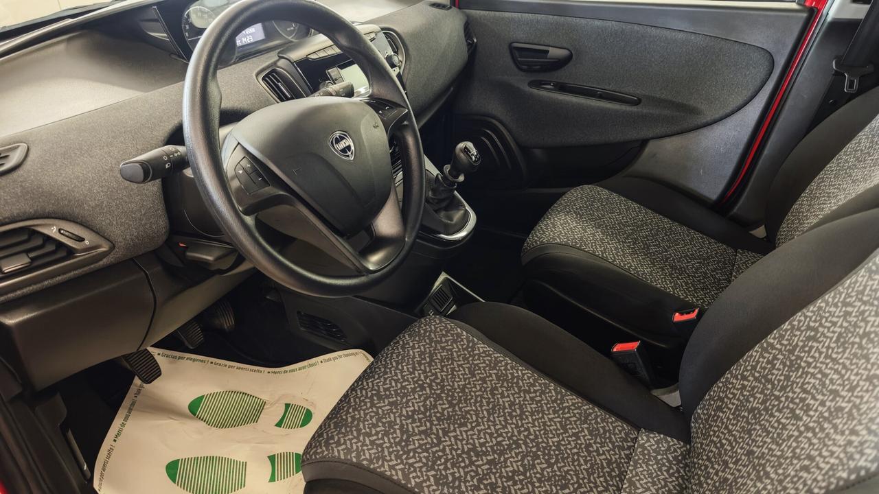 Lancia Ypsilon 1.0 Hybrid Silver