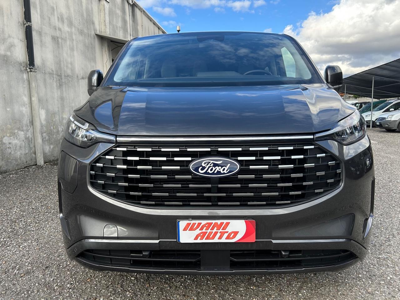 Ford Tourneo Custom Ibrido Plug-in 9 POSTI