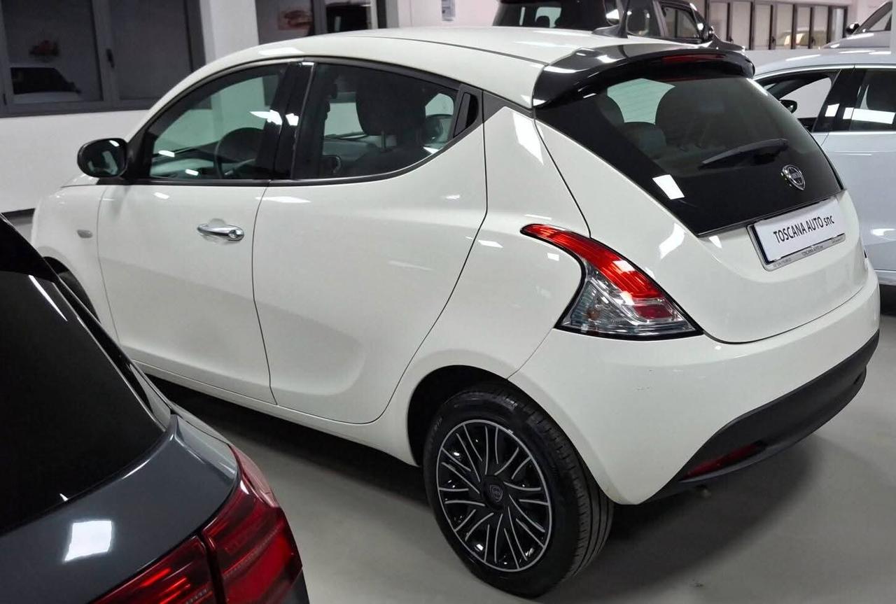 Lancia Ypsilon 1.0 5 porte S&S Hybrid Gold Plus