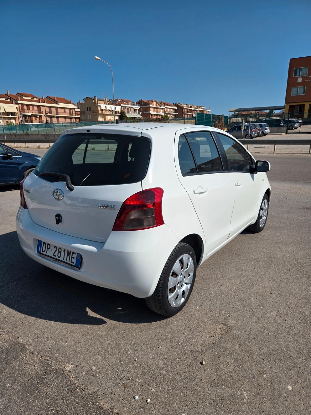 Toyota Yaris 1.0 5 porte Sol