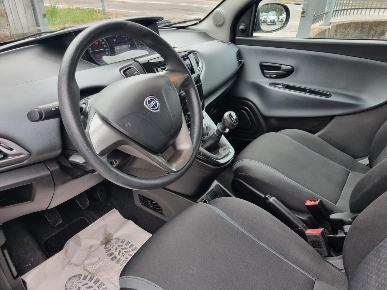 Lancia Ypsilon 1.2 69 CV 5 porte GPL Ecochic Silver