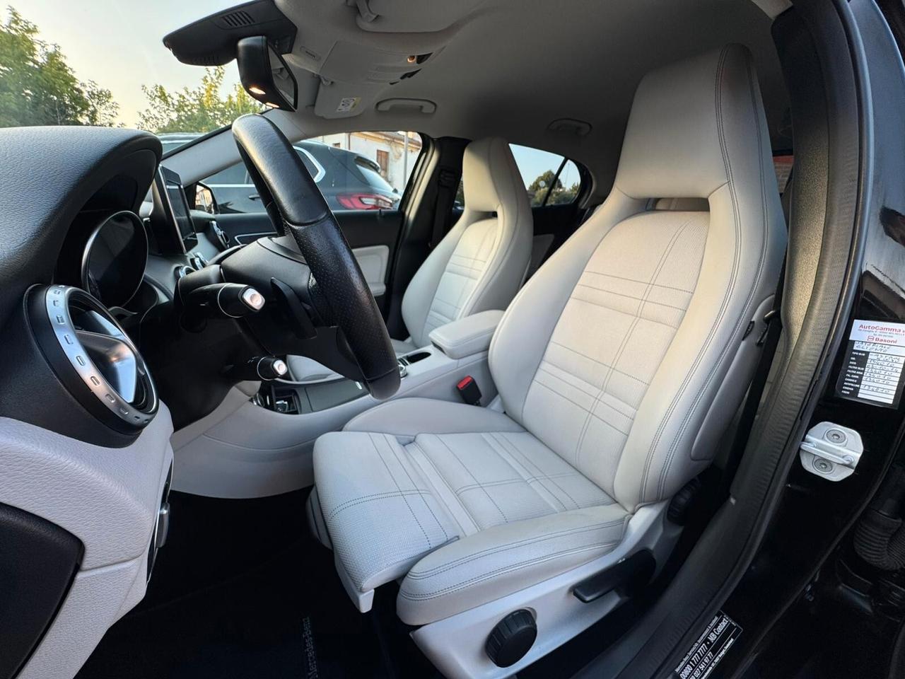 MERCEDES GLA 180d Premium