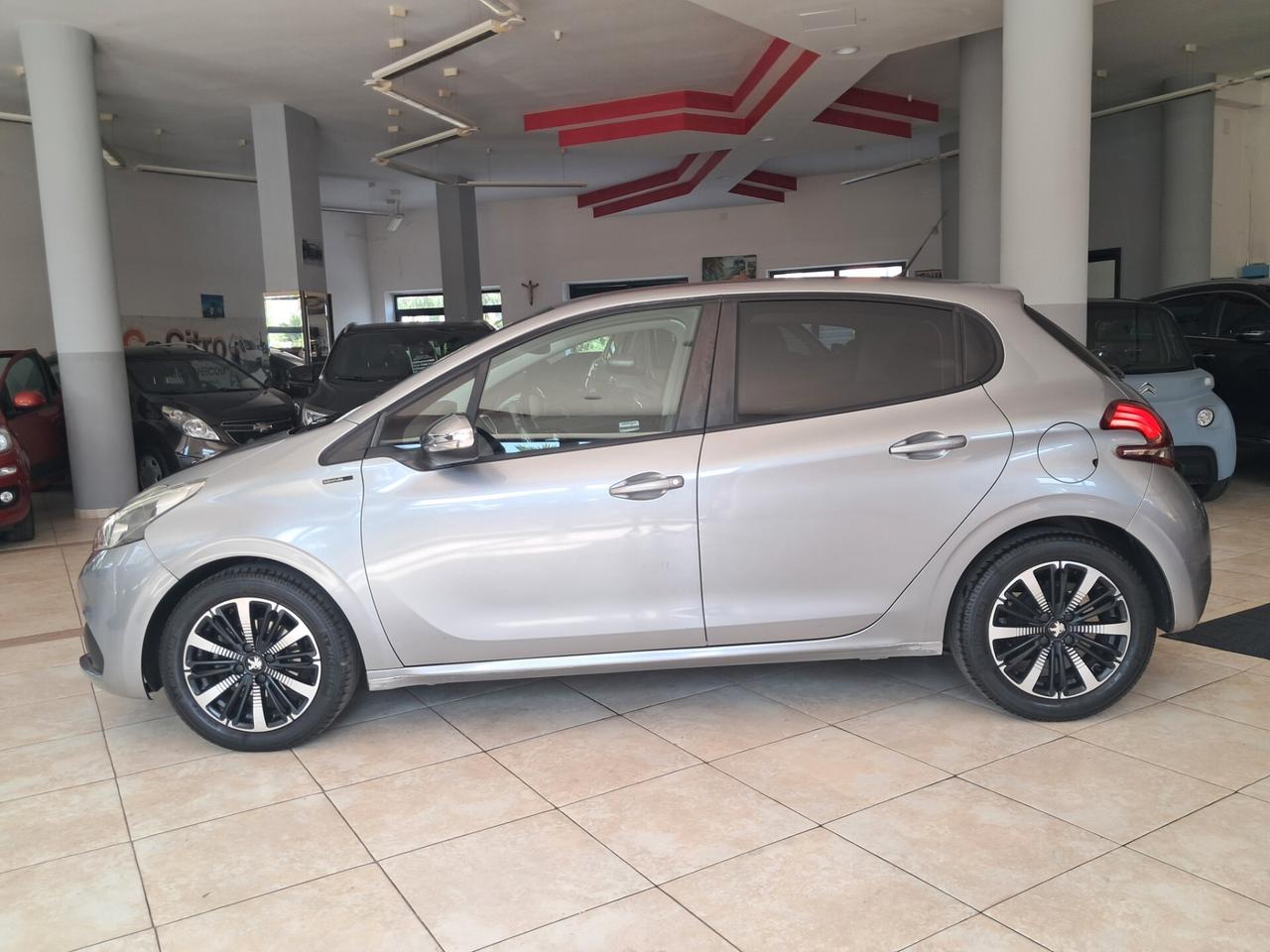 Peugeot 208 PureTech 82 Stop&Start 5 porte Signature