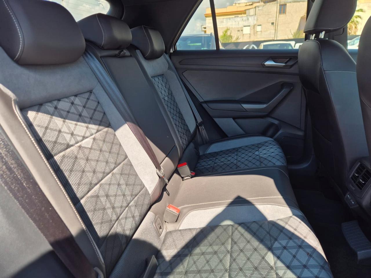 Volkswagen T-Roc 2.0 TDI 150CV DSG R-Line