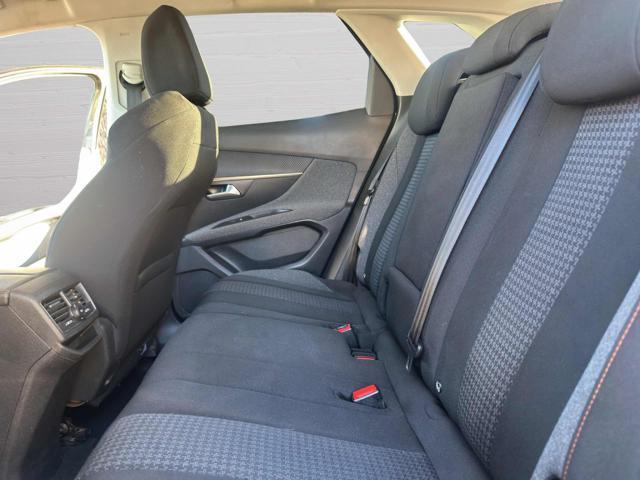 PEUGEOT 3008 BlueHDi 130 S&S Business