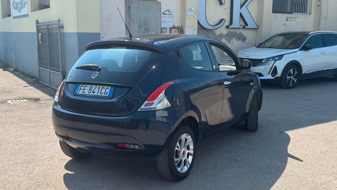 Lancia Ypsilon 0.9 TwinAir 85 CV 5 porte Metano Ecochic Platinum