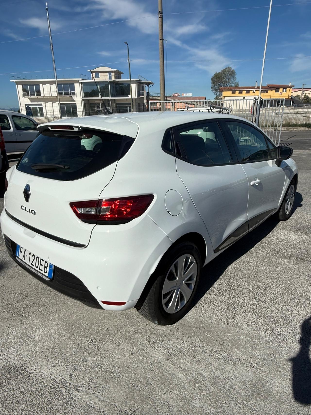 Renault Clio dCi 8V 75 CV 5 porte Moschino Life