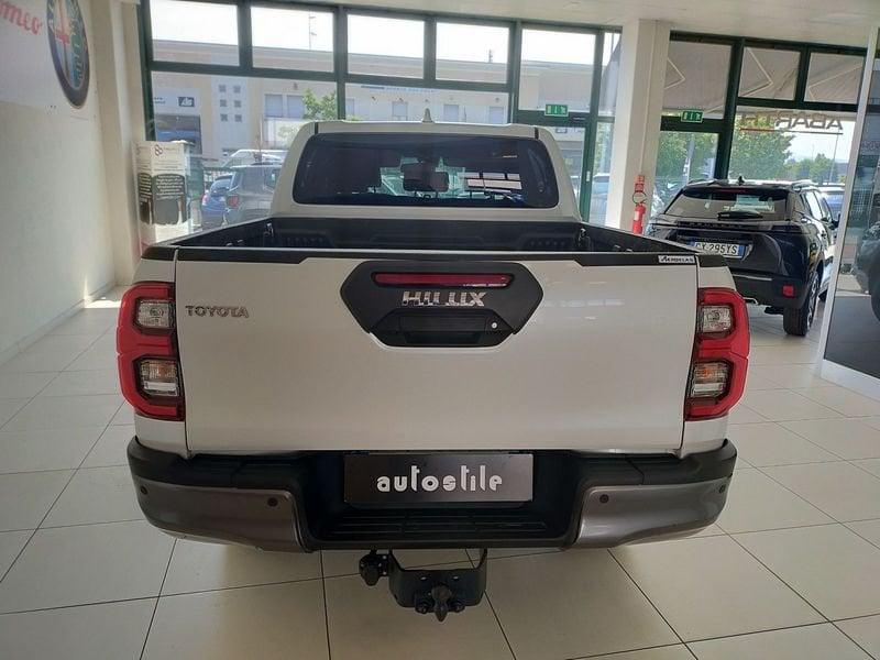 Toyota Hilux 2.4 D-4D A/T 4WD 4 porte Double Cab Invincible