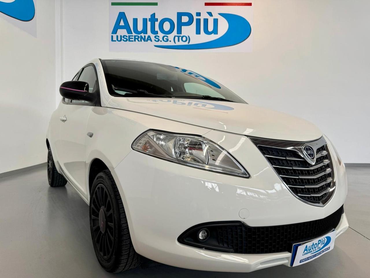 Lancia Ypsilon 0.9 TwinAir 85 CV 5 porte S&S S Momodesign