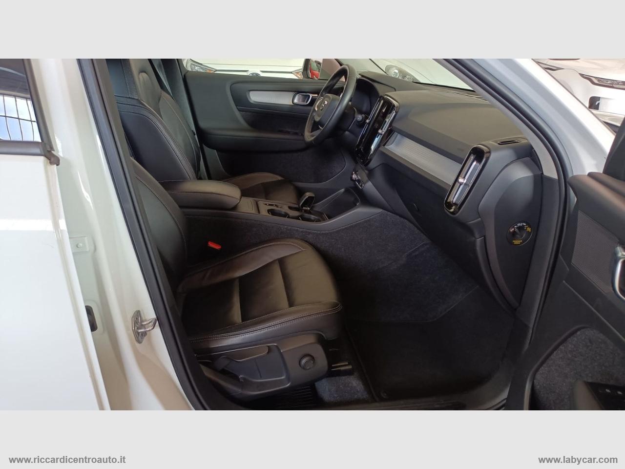 VOLVO XC40 B4 AWD Geartronic Momentum Pro