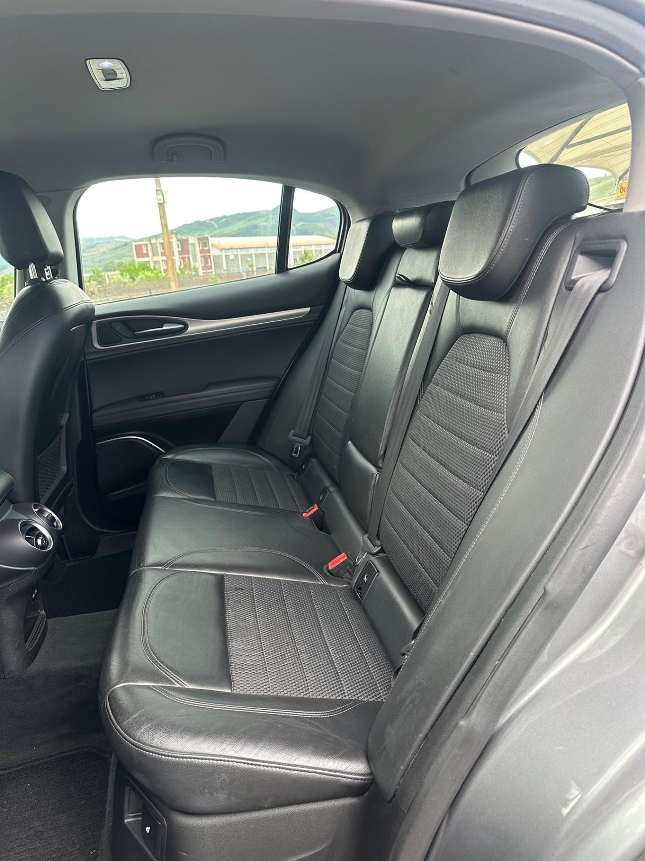Alfa Romeo Stelvio 2.2 Turbodiesel 210 CV AT8 Q4 Executive