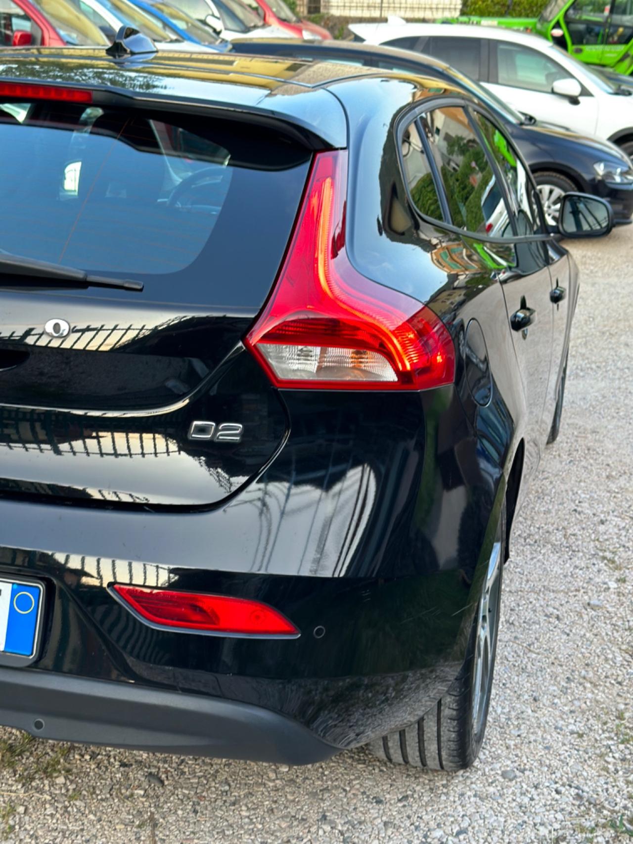 Volvo V40 D2 MOMENTUM KMCERT UNICOPR EU6B