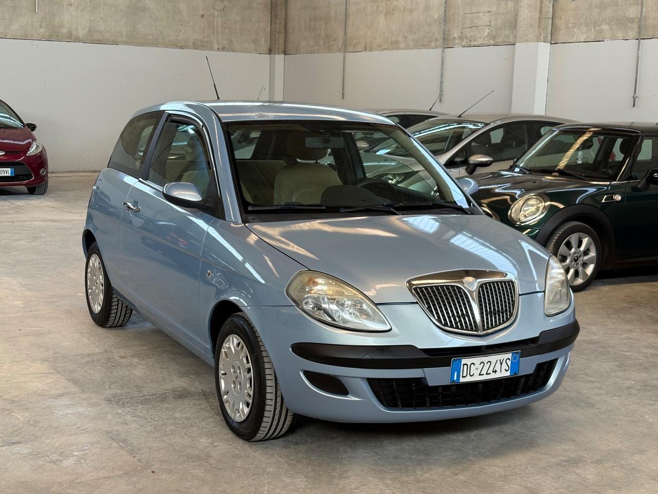 Lancia Ypsilon 1.2 Oro Bianco