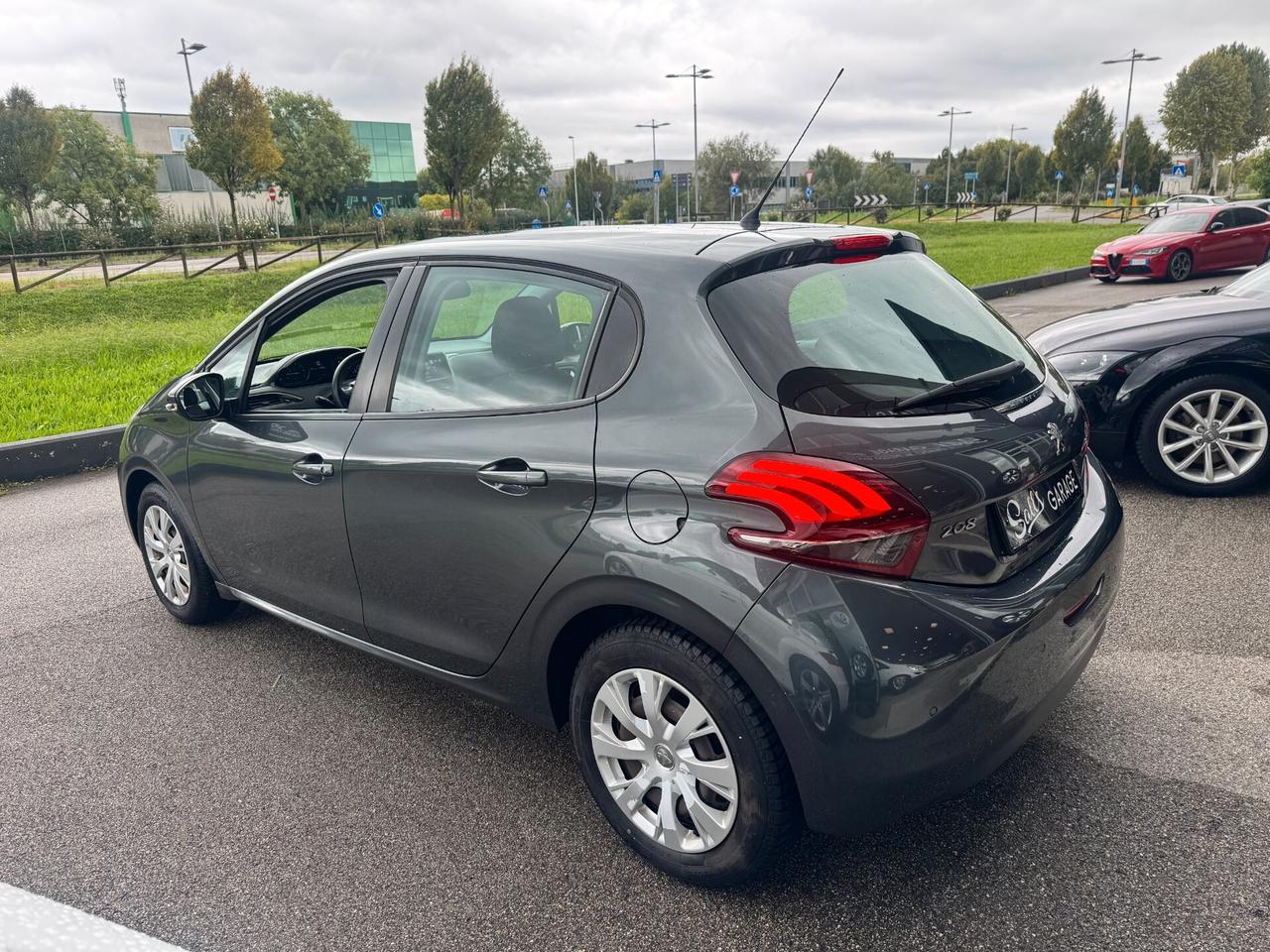 Peugeot 1.0 208 5 porte Neopatentati