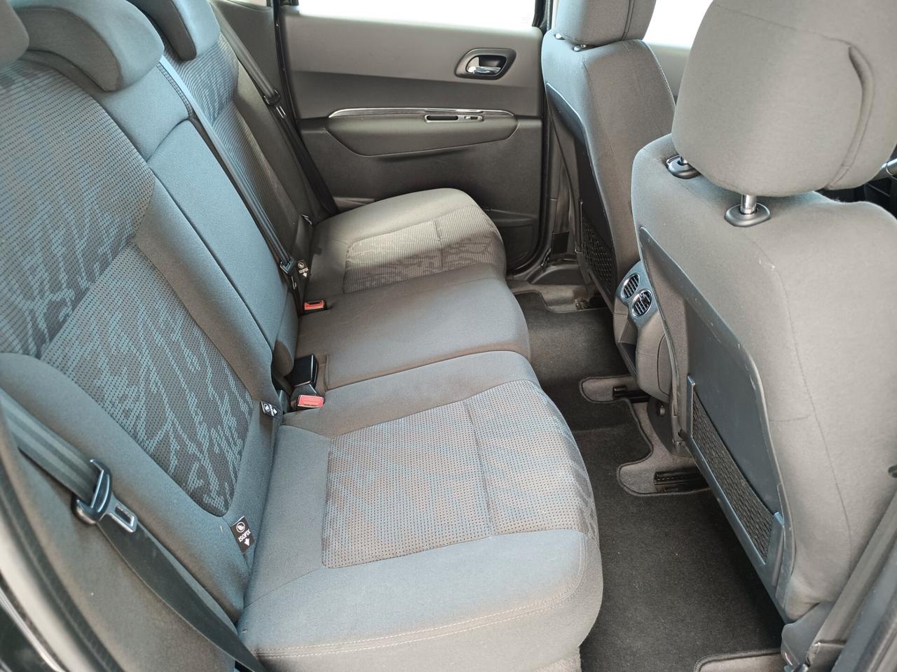 Peugeot 3008 1.6 HDi 115CV Business