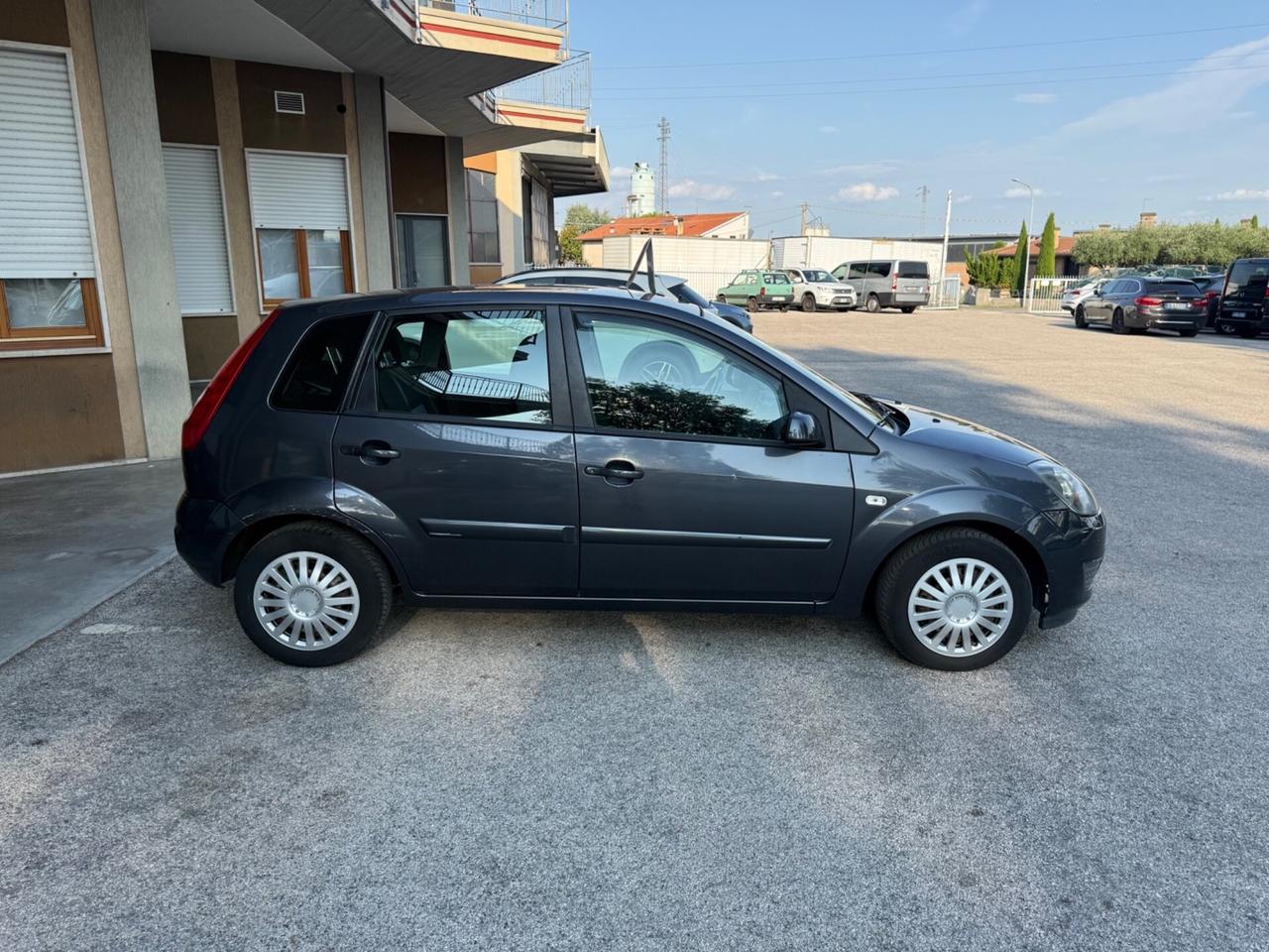 Ford Fiesta 1.2 Benzina 75 Cv - Neopatentati