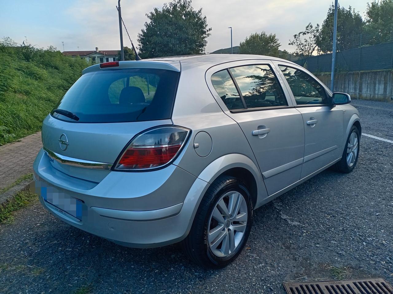 Opel Astra 1.4 16V Twinport 5 porte Enjoy