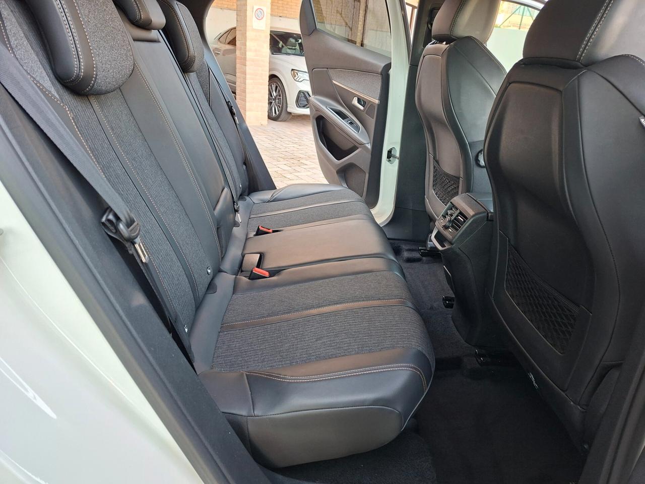 Peugeot 3008 BlueHDi 130 S&S GT Line UNICOPRO.