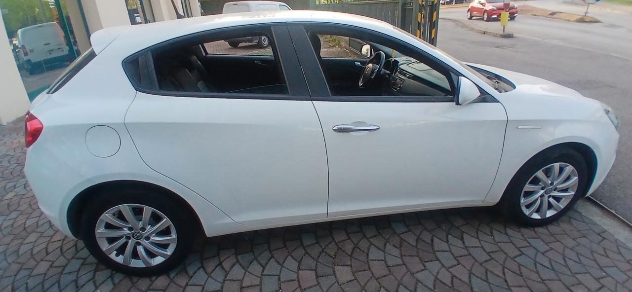Alfa Romeo Giulietta 1.6 JTDm 120 CV neopatentati