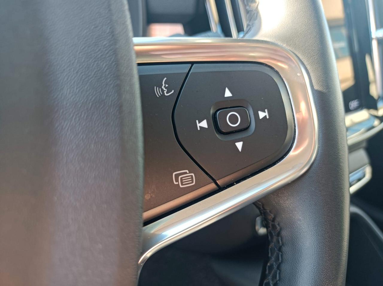 Volvo XC40 T2 Geartronic Momentum Pro