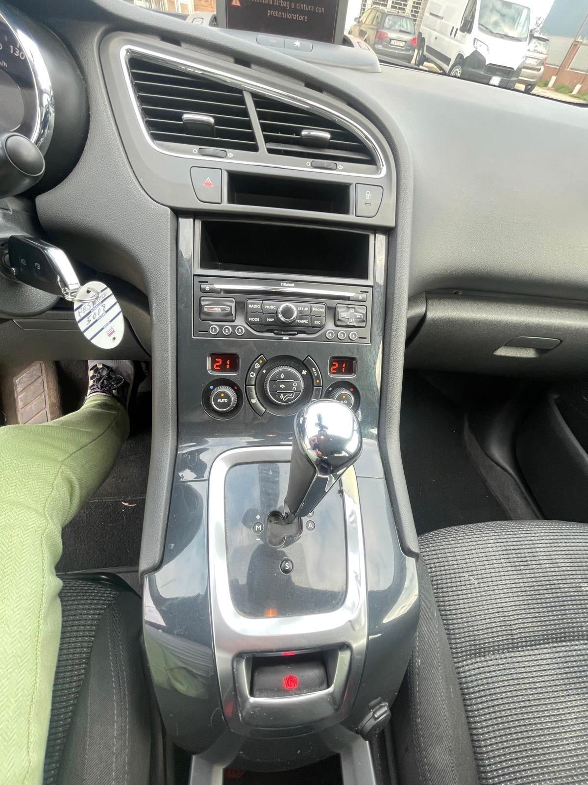 Peugeot 5008 1.6 e-HDi 112CV Stop&Start cambio robotizzato Family