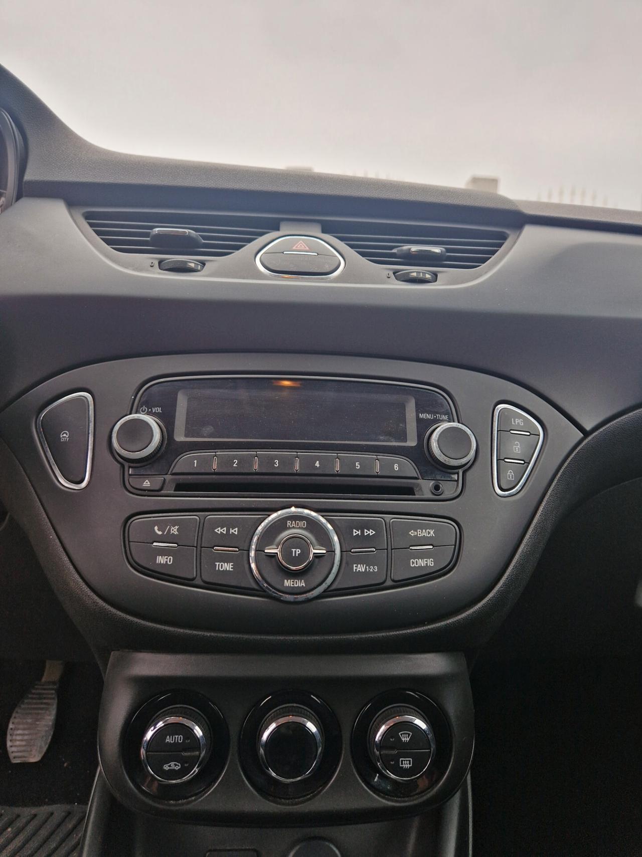 Opel Corsa 1.4 90CV GPL Tech 5 porte b-Color