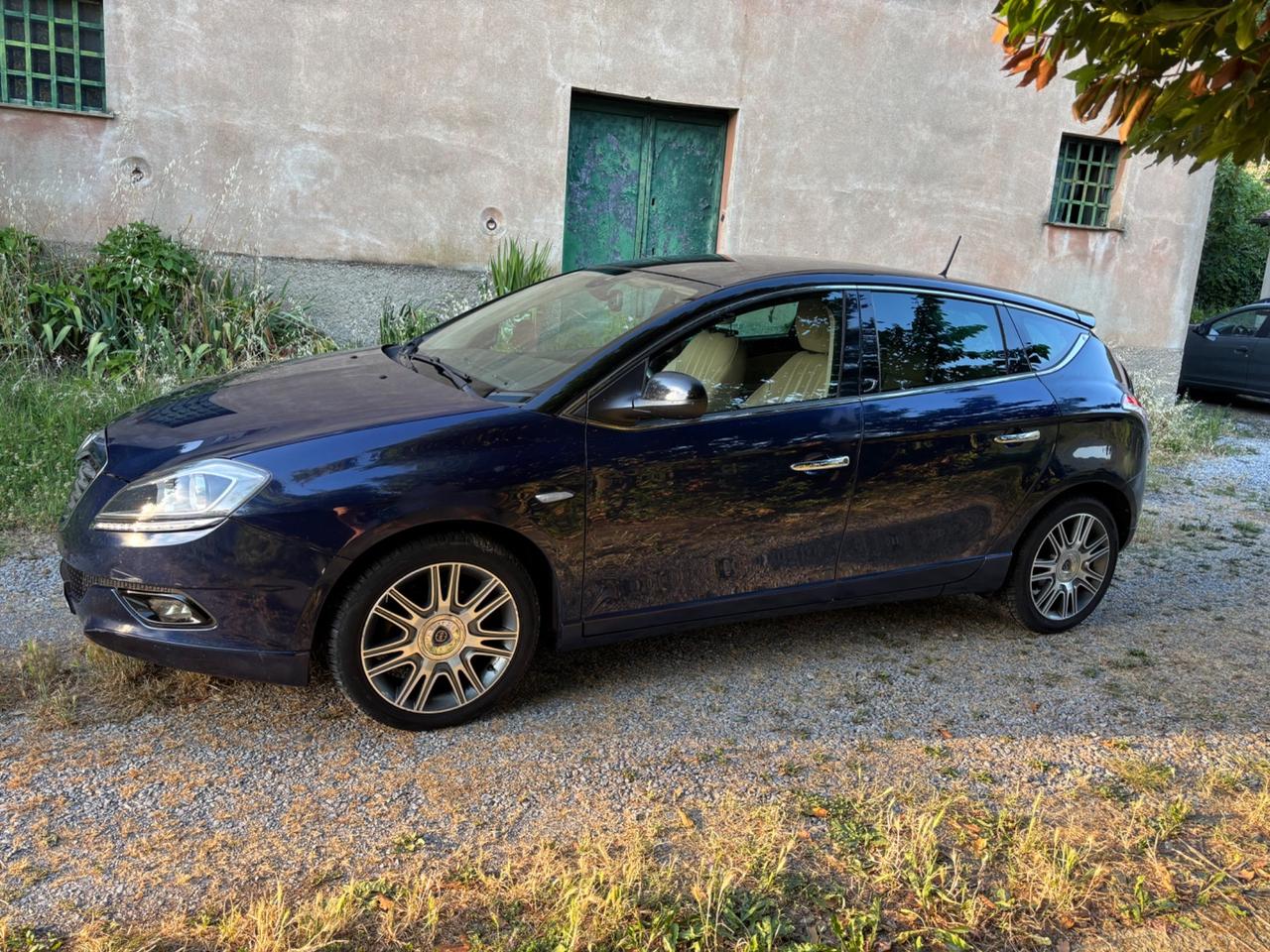 Lancia Delta 1.6 MJT DPF 105 CV Silver