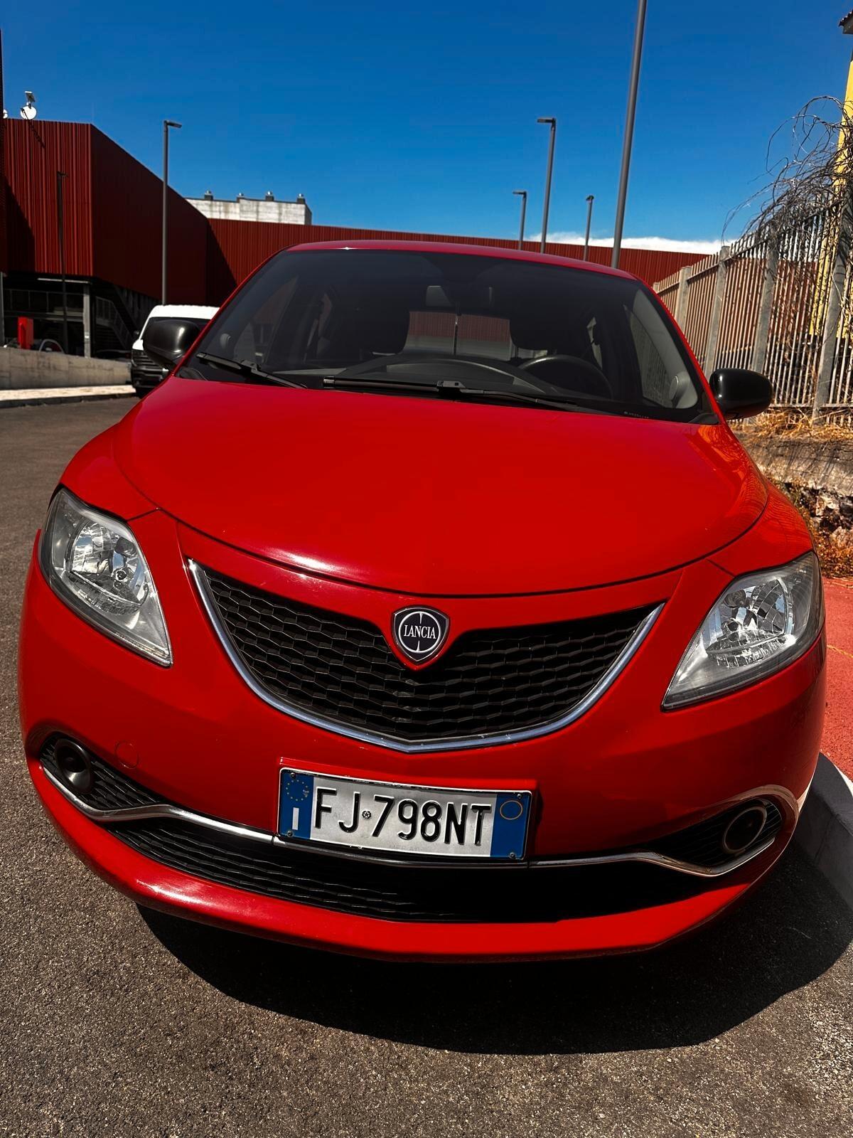 Lancia Ypsilon 0.9 TwinAir 85 CV 5 porte Metano Ecochic Silver