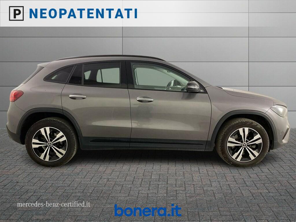 Mercedes GLA 180 180 D Progressive Advanced Plus 8G-DCT