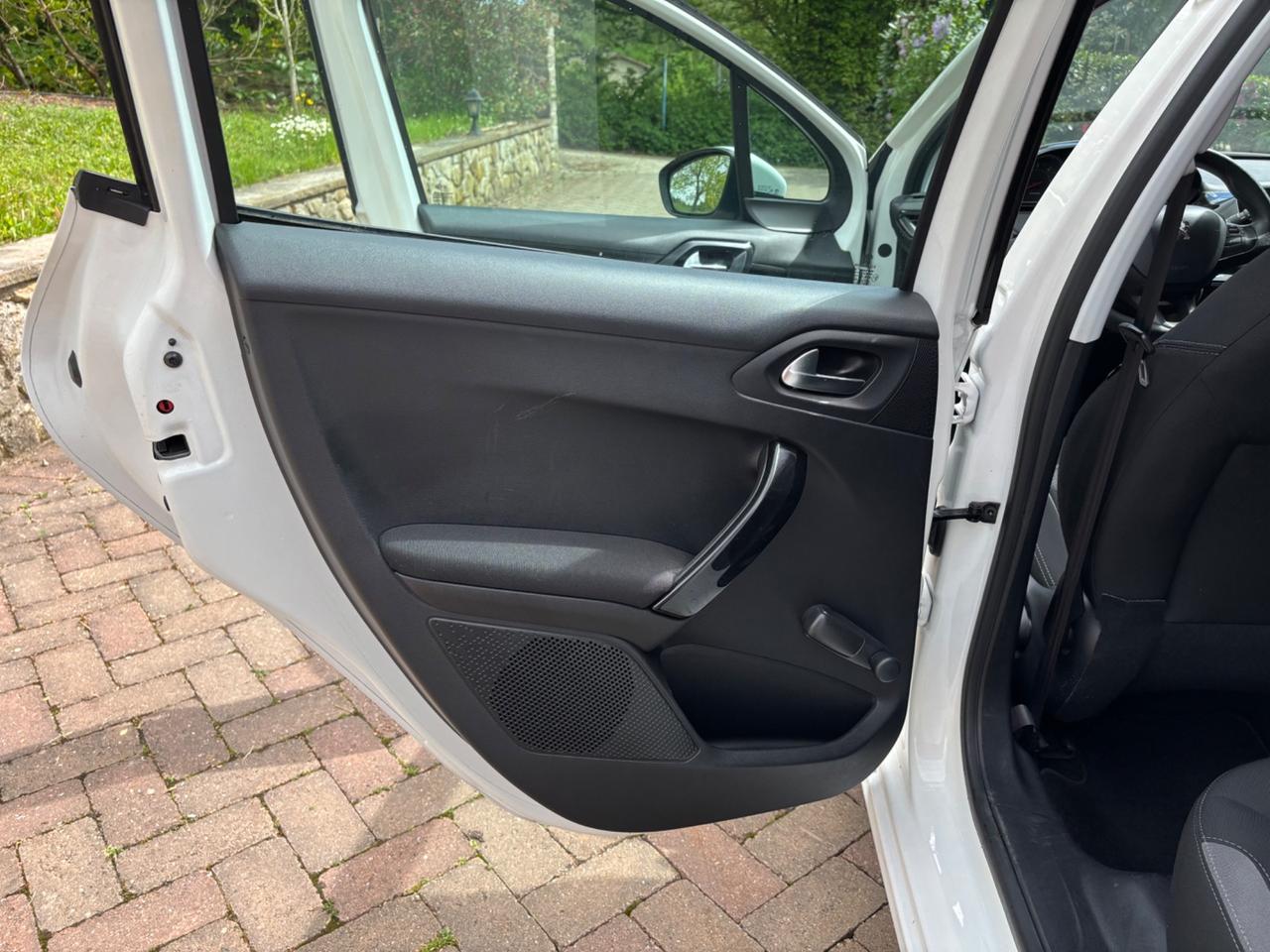 Peugeot 208 1.4 HDi 68 CV 5 p. 45.000 Km OK NEOPATENTATI