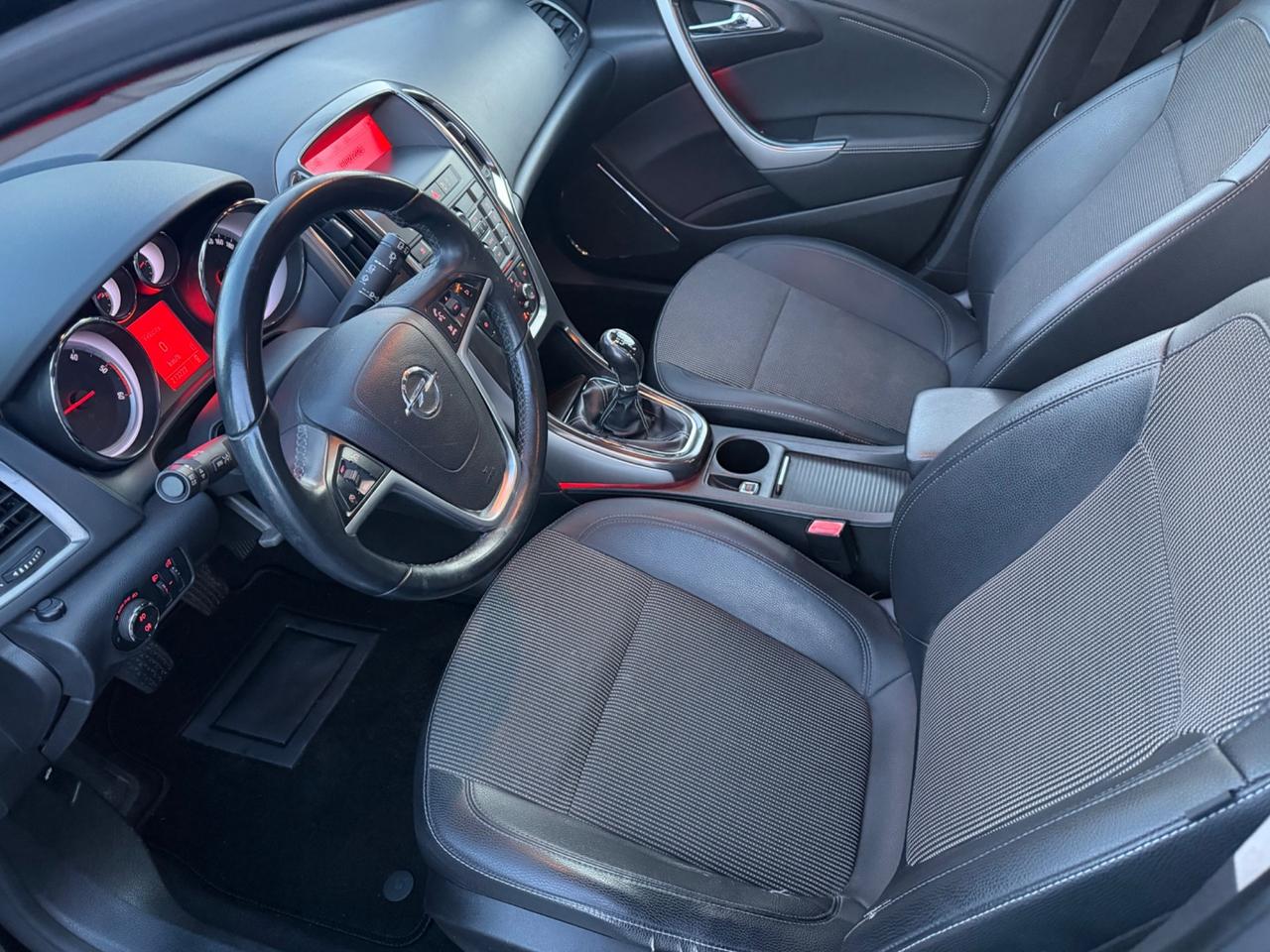 Opel Astra 1.7 diesel 2011 NEOPATENTATI